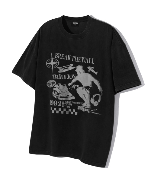 TRILLION(トリリオン)の「スケートボードピグメントグラフィック半袖Tシャツ(BLACK)(Tシャツ/カットソー・レディース・その他・MEDIUM/LARGE/X-LARGE)」の1枚目の写真