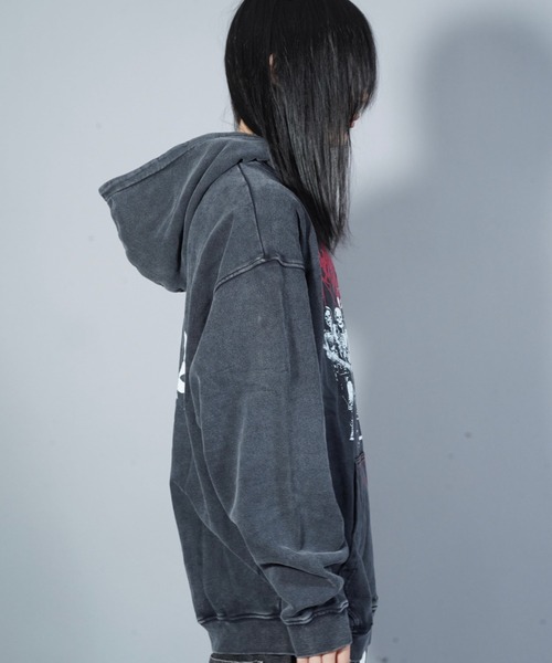 LOVE KILLER(ラブキラー)の「A'GEM/9 × .kom 『LOVE KILLER/ラブ キラー』skull rock graphic logo hoodie/スカルロック グラフィックプルオーバーパーカー(パーカー・メンズ・ブラック・FREE)」の3枚目の写真