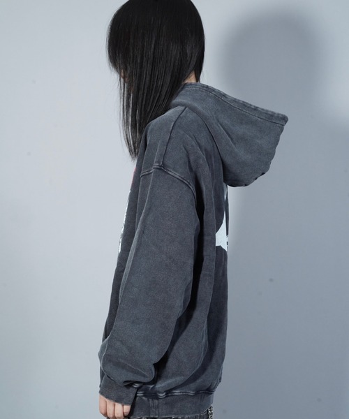 LOVE KILLER(ラブキラー)の「A'GEM/9 × .kom 『LOVE KILLER/ラブ キラー』skull rock graphic logo hoodie/スカルロック グラフィックプルオーバーパーカー(パーカー・メンズ・ブラック・FREE)」の4枚目の写真