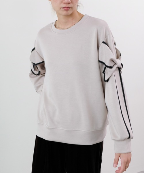 DOLLUPOOPS（ドールアップウップス）の「スリーブリボンステッチプルオーバー（スウェット・レディース・ブラック/ライトベージュ/カーキ・FREE）」の2枚目の写真