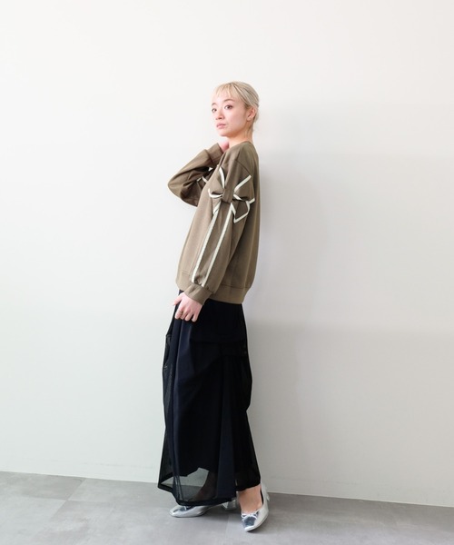 DOLLUPOOPS（ドールアップウップス）の「スリーブリボンステッチプルオーバー（スウェット・レディース・ブラック/ライトベージュ/カーキ・FREE）」の11枚目の写真