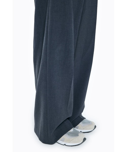 ENFOLD（エンフォルド）の「ダブルクロス ワイドサロペット（サロペット/オーバーオール・レディース・チャコールグレー/ブラック・38/36）」の3枚目の写真