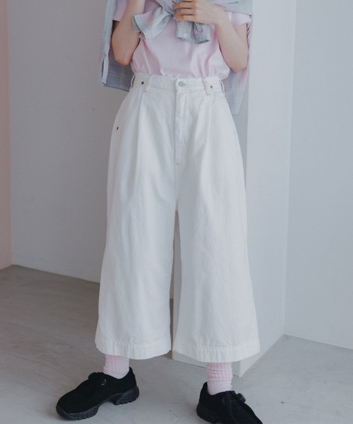 D.M.G.（ドミンゴ）の「[D.M.G / ディーエムジー] 10oz生成りデニム クロップドワイドパンツ（デニムパンツ・レディース・キナリ・M/S）」の2枚目の写真