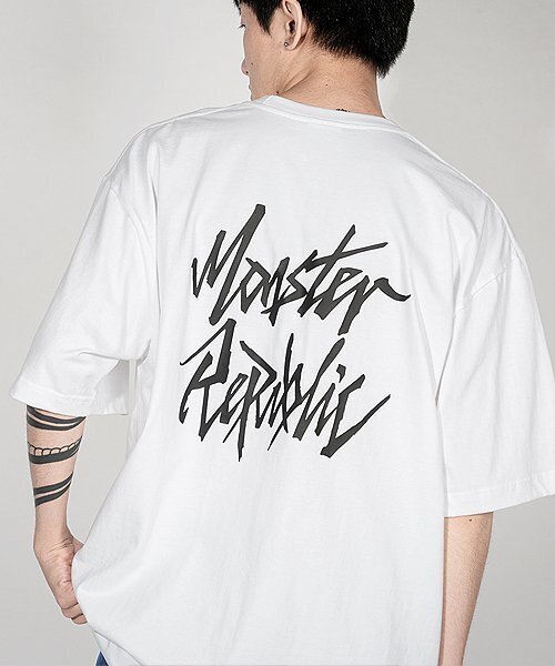 MONSTER REPUBLIC（モンスターリパブリック）の「ムーブメントロゴブラックTシャツホワイト（Tシャツ/カットソー・レディース・その他・LARGE/MEDIUM/SMALL/X-LARGE）」の2枚目の写真