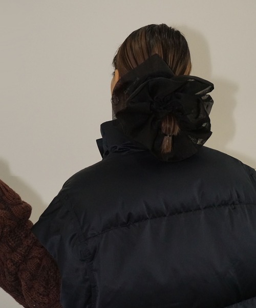 MAISON CHUCLLA(メゾンチュクラ)の「【MAISON CHUCLLA】オーガンジービッグシュシュ chaj25a01(シュシュ・レディース・ブラック/ブラウン・FREE)」の3枚目の写真