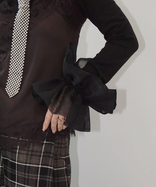 MAISON CHUCLLA(メゾンチュクラ)の「【MAISON CHUCLLA】オーガンジービッグシュシュ chaj25a01(シュシュ・レディース・ブラック/ブラウン・FREE)」の4枚目の写真