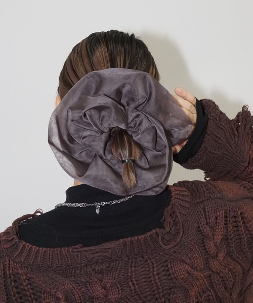 MAISON CHUCLLA(メゾンチュクラ)の「【MAISON CHUCLLA】オーガンジービッグシュシュ chaj25a01(シュシュ・レディース・ブラック/ブラウン・FREE)」の9枚目の写真