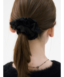 L'OMBRILLANT（ロンブリアン）の「Lace satin black scrunchie（シュシュ）」