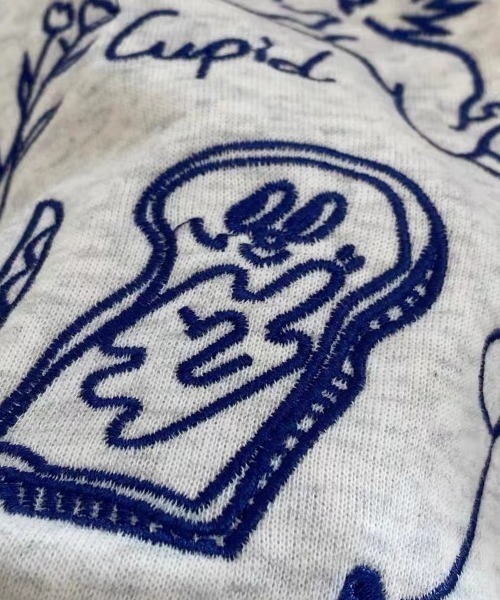 Feliz(フェリス)の「ラフタッチ刺繍起毛スウェット(スウェット・レディース・グレー・FREE)」の4枚目の写真