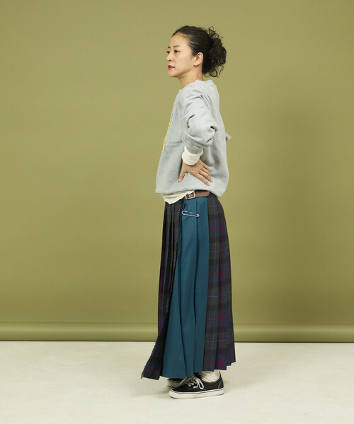 Freada（フリーダ）の「Freada/フリーダ ワッペンビジューロゴスウェット（スウェット・レディース・グレー/ブラウン・ONE SIZE）」の10枚目の写真