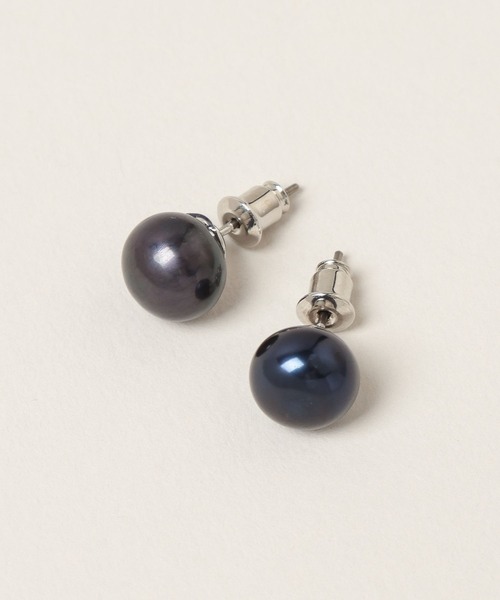 A part by（アパートバイ）の「ヒトツブパールピアス（ピアス（両耳用）・レディース・アイボリー/ネイビー・FREE）」の6枚目の写真