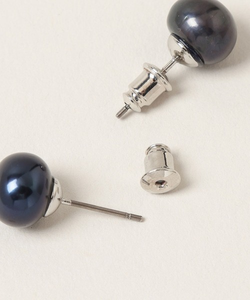 A part by（アパートバイ）の「ヒトツブパールピアス（ピアス（両耳用）・レディース・アイボリー/ネイビー・FREE）」の8枚目の写真