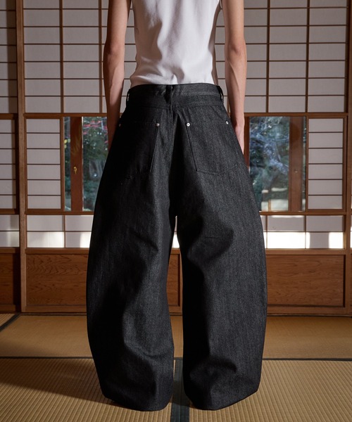 kutir（クティール）の「DOUBLE KNEE CURVE BUGGY RIGID DENIM PANTS／ダブルニーカーブバギーリジットデニムパンツ（デニムパンツ・メンズ・インディゴブルー/ブラック・SMALL/MEDIUM/LARGE）」の17枚目の写真
