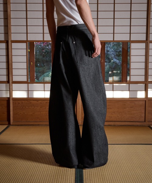 kutir（クティール）の「DOUBLE KNEE CURVE BUGGY RIGID DENIM PANTS／ダブルニーカーブバギーリジットデニムパンツ（デニムパンツ・メンズ・インディゴブルー/ブラック・SMALL/MEDIUM/LARGE）」の20枚目の写真