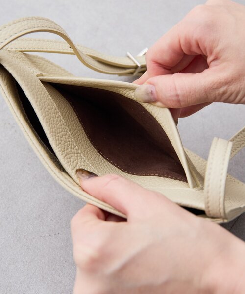 Whim Gazette（ウィムガゼット）の「【Hoaw.】ミニレザーショルダー（ショルダーバッグ・レディース・アイボリー/ブラック・FREE）」の8枚目の写真