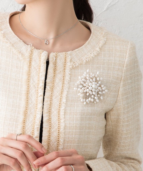 Cream dot.（クリームドット）の「パールを贅沢に散りばめたワイヤーフラワーのコサージュ（ブローチ/コサージュ・レディース・シルバー系その他/ゴールド系その他/ゴールド/シルバー・ONE SIZE）」の3枚目の写真