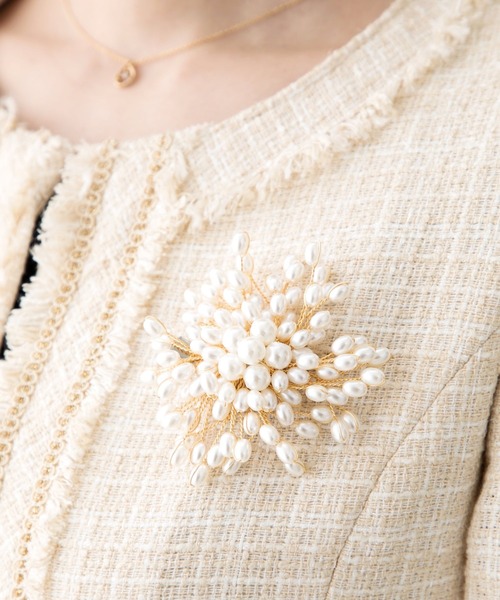 Cream dot.（クリームドット）の「パールを贅沢に散りばめたワイヤーフラワーのコサージュ（ブローチ/コサージュ・レディース・シルバー系その他/ゴールド系その他/ゴールド/シルバー・ONE SIZE）」の13枚目の写真
