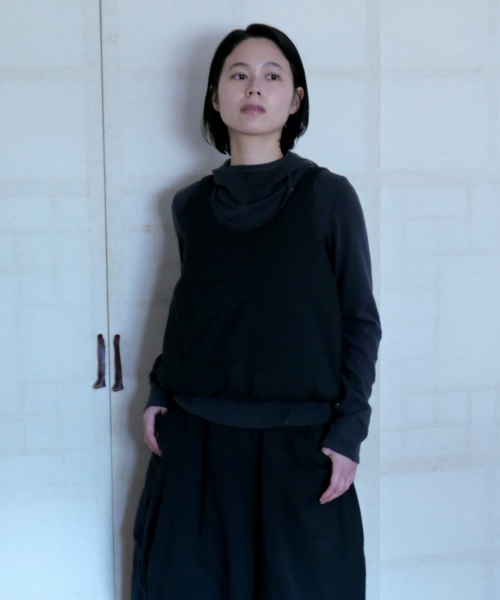 CHAMASPORTSLAB(チャマ スポーツラボ)の「CSL_Ongi Padded Vest_Black(ダウンベスト・レディース・ブラック・FREE)」の1枚目の写真