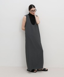 バックスリットUネックロングワンピース
