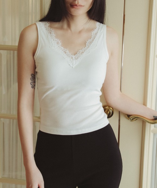 FUULLY STUDIO(フーリィーステューディオ)の「レースVリブタンクトップ(タンクトップ・レディース・チャコールグレー/ホワイト/ブラック・FREE)」の1枚目の写真