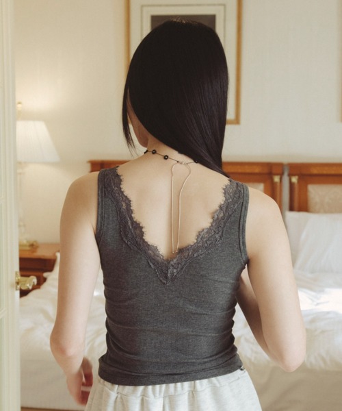 FUULLY STUDIO(フーリィーステューディオ)の「レースVリブタンクトップ(タンクトップ・レディース・チャコールグレー/ホワイト/ブラック・FREE)」の12枚目の写真