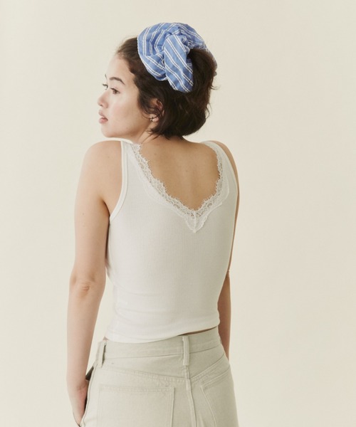 FUULLY STUDIO(フーリィーステューディオ)の「レースVリブタンクトップ(タンクトップ・レディース・チャコールグレー/ホワイト/ブラック・FREE)」の8枚目の写真