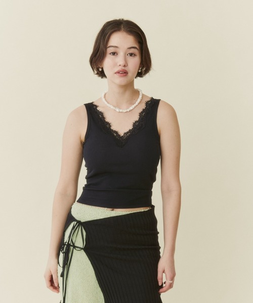 FUULLY STUDIO(フーリィーステューディオ)の「レースVリブタンクトップ(タンクトップ・レディース・チャコールグレー/ホワイト/ブラック・FREE)」の19枚目の写真