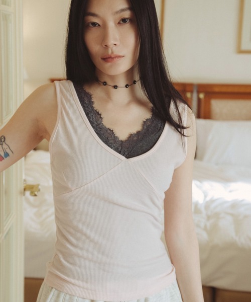 FUULLY STUDIO(フーリィーステューディオ)の「レースVリブタンクトップ(タンクトップ・レディース・チャコールグレー/ホワイト/ブラック・FREE)」の14枚目の写真