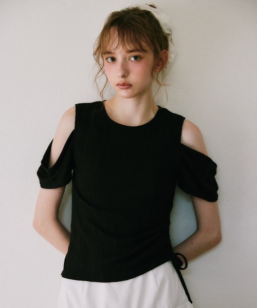 idem(イデム)の「open shoulder glitter tops / オープンショルダーグリッタートップス(Tシャツ/カットソー・レディース・アイボリー/ブラック・FREE)」の10枚目の写真