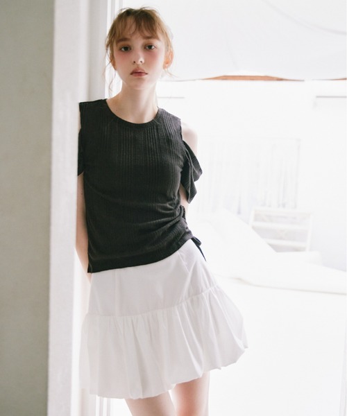 idem(イデム)の「open shoulder glitter tops / オープンショルダーグリッタートップス(Tシャツ/カットソー・レディース・アイボリー/ブラック・FREE)」の17枚目の写真