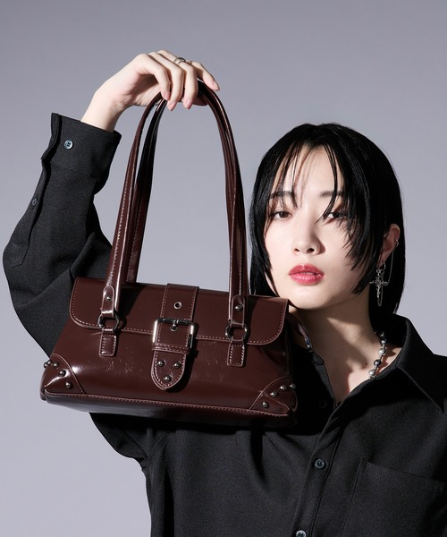 Ellno Loset(エルノロゼット)の「round scape shoulder bag(ショルダーバッグ・メンズ・ブラウン/レッド/ブラック・FREE)」の2枚目の写真