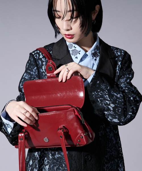 Ellno Loset(エルノロゼット)の「round scape shoulder bag(ショルダーバッグ・メンズ・ブラウン/レッド/ブラック・FREE)」の17枚目の写真