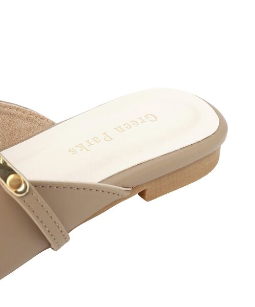 Green　Parks（グリーンパークス）の「Vカットメタルパーツミュール（その他シューズ・レディース・ブラック/ベージュ・S/L/M）」の3枚目の写真