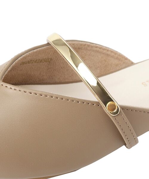 Green　Parks（グリーンパークス）の「Vカットメタルパーツミュール（その他シューズ・レディース・ブラック/ベージュ・S/L/M）」の4枚目の写真