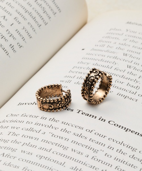 COLONY 2139（コロニートゥーワンスリーナイン）の「ヴィンテージフープワンタッチピアス（ピアス（両耳用）・レディース・シルバー/ゴールド・FREE）」の2枚目の写真