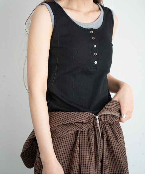 hwyl(ヒュイル)の「カップ付きレイヤードタンクトップ(タンクトップ・レディース・オフホワイト/ブラック/杢グレー・FREE)」の19枚目の写真