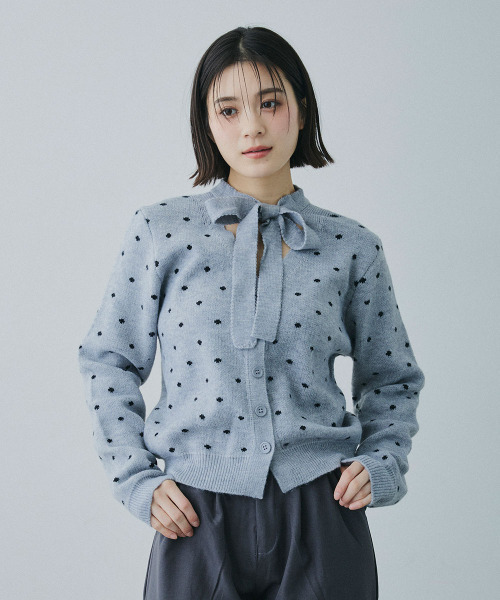 Mirette(ミレット)の「リボンタイ ドットニットカーディガン / Ribbon Tie Dot Knit Cardigan(カーディガン/ボレロ・レディース・グレー・FREE)」の2枚目の写真