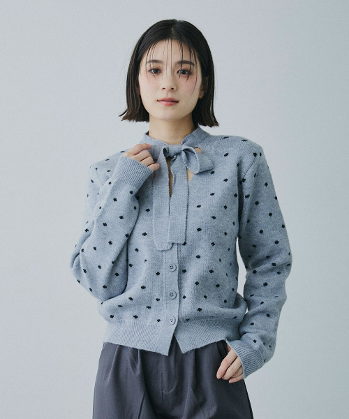 Mirette(ミレット)の「リボンタイ ドットニットカーディガン / Ribbon Tie Dot Knit Cardigan(カーディガン/ボレロ・レディース・グレー・FREE)」の3枚目の写真