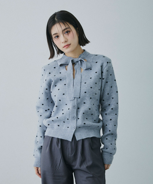 Mirette(ミレット)の「リボンタイ ドットニットカーディガン / Ribbon Tie Dot Knit Cardigan(カーディガン/ボレロ・レディース・グレー・FREE)」の4枚目の写真