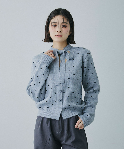 Mirette(ミレット)の「リボンタイ ドットニットカーディガン / Ribbon Tie Dot Knit Cardigan(カーディガン/ボレロ・レディース・グレー・FREE)」の5枚目の写真