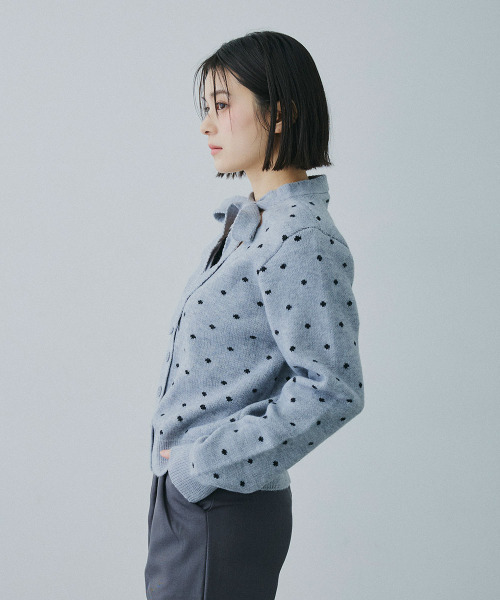 Mirette(ミレット)の「リボンタイ ドットニットカーディガン / Ribbon Tie Dot Knit Cardigan(カーディガン/ボレロ・レディース・グレー・FREE)」の7枚目の写真