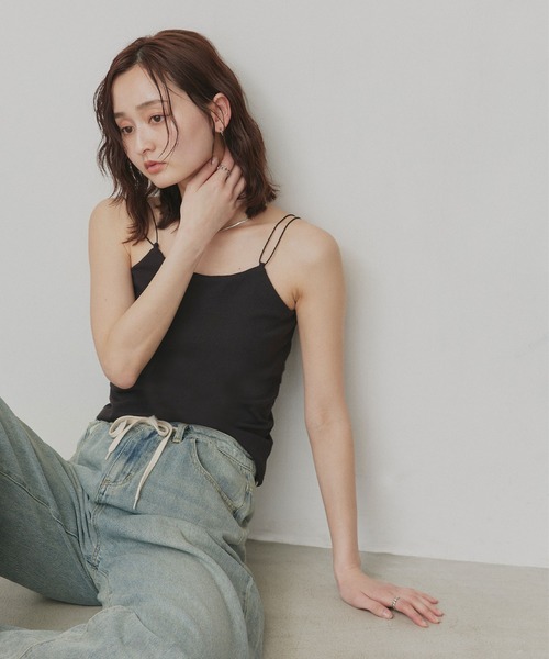 ad thie(アドティエ)の「CICA配合 ダブルストラップ カップ付きリブキャミソール(キャミソール・レディース・オフホワイト/ブラック・FREE)」の7枚目の写真