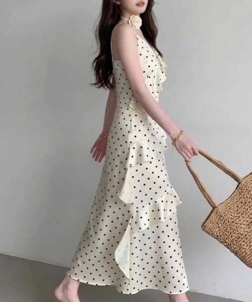 SHEPP（シープ）の「ドット柄フリルティアードマキシ丈ワンピース ロングワンピース（ワンピース・レディース・ホワイト・M/L）」の5枚目の写真