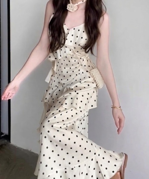 SHEPP（シープ）の「ドット柄フリルティアードマキシ丈ワンピース ロングワンピース（ワンピース・レディース・ホワイト・M/L）」の10枚目の写真