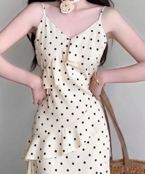 SHEPP（シープ）の「ドット柄フリルティアードマキシ丈ワンピース ロングワンピース（ワンピース・レディース・ホワイト・M/L）」の11枚目の写真