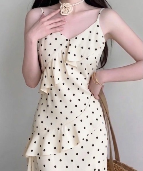 SHEPP（シープ）の「ドット柄フリルティアードマキシ丈ワンピース ロングワンピース（ワンピース・レディース・ホワイト・M/L）」の12枚目の写真