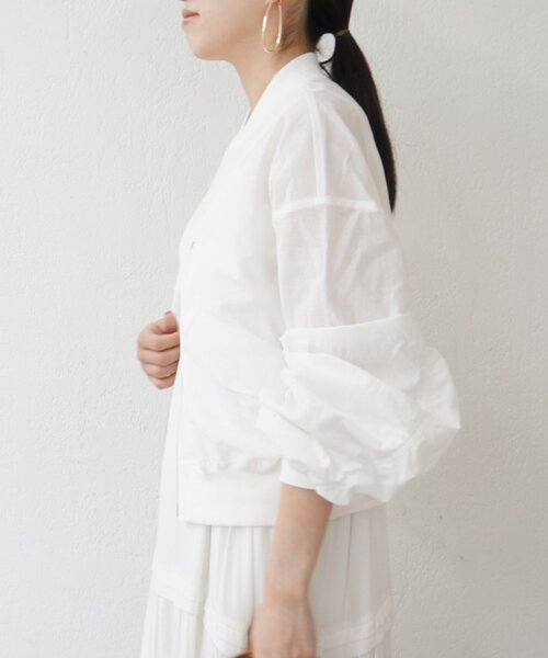 LOUNGEDRESS(ラウンジドレス)の「【PUFRILL/パフリル】袖ギャザーブルゾン(ブルゾン・レディース・グレー/ブラック/オフホワイト・SMALL)」の16枚目の写真