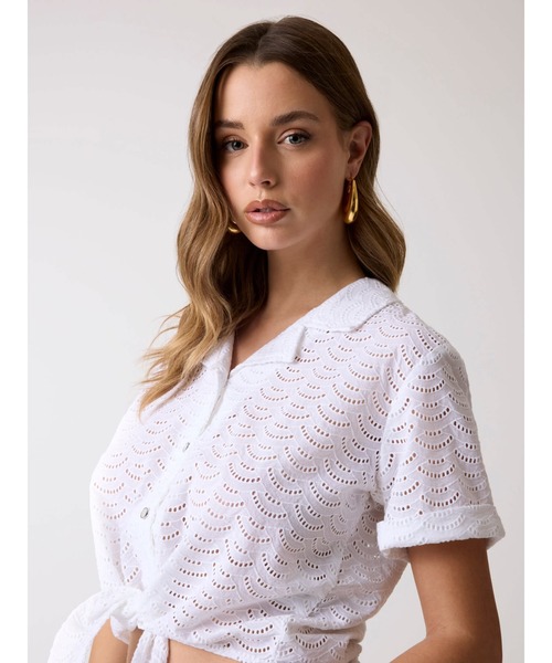 Guess(ゲス)の「SHARON Eyelet Shirt シャツ ブラウス(シャツ/ブラウス・レディース・ホワイト・LARGE/MEDIUM/SMALL/X-SMALL)」の3枚目の写真