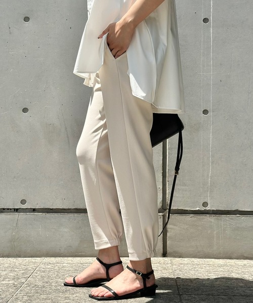 Emma Taylor(エマテイラー)の「【シルエットにこだわった大人ジョガー】ストレッチジョガーパンツ(その他パンツ・レディース・ライトベージュ/ブラック・38/36)」の13枚目の写真