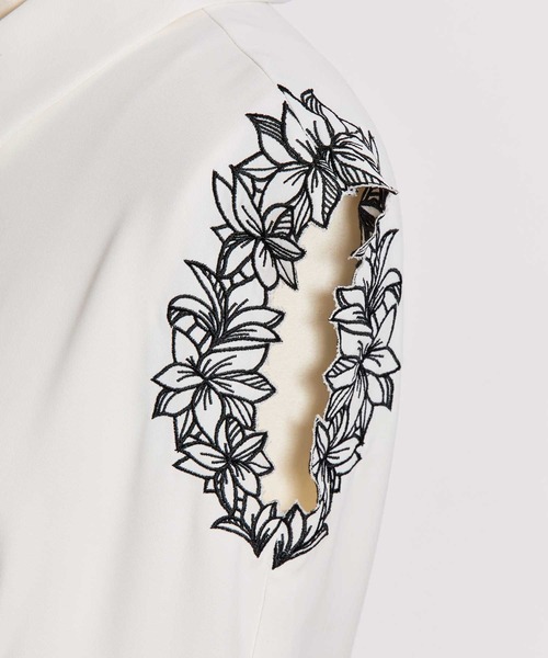 NOELA(ノエラ)の「ノースリ刺繍ワンピース(ワンピース・レディース・オフホワイト/ダークインディゴブルー・M/S)」の5枚目の写真